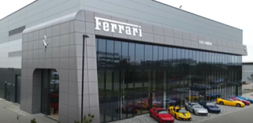 VIDEO: HR Owen membuka pintu ke ruang pamer supercar multi-merek Hatfield
