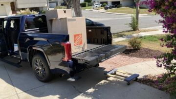2023 Toyota Tundra CrewMax Long Bed Driveway Test: Accent pe loooong