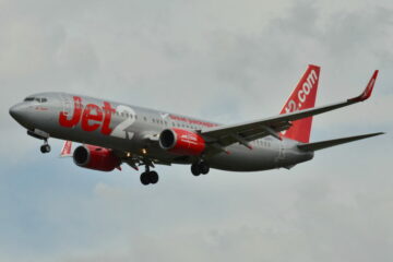 Ett Jet2-flyg till Teneriffa nödlandade i Faro efter att berusad passagerare kissat i kabinen