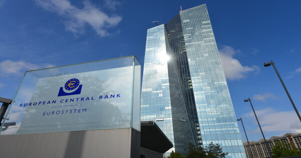 ANZ 銀行が顧客をデジタルに向かわせ、批判に直面