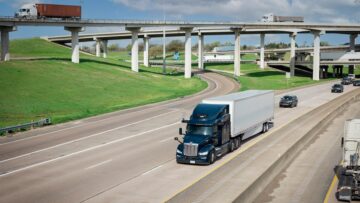 Autonoma lastbilar kommer att köra nerför motorvägarna nästa år, säger Startup