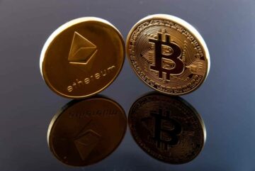 Bitcoin og Ethereum: Bitcoin holder over $30200