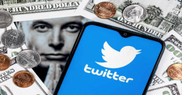 افزونه مرورگر حساب‌های آبی توییتر را نشان می‌دهد
