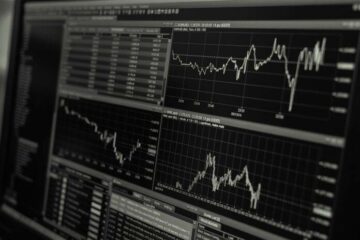 Podatki, boti in tehnike trgovanja: kako so se razvili finančni trgi