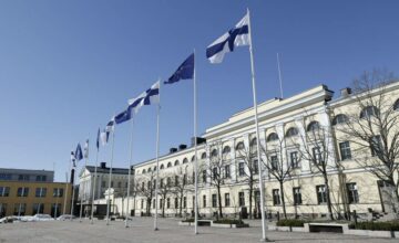 Finlândia se junta à OTAN, desferindo golpe na Rússia pela guerra na Ucrânia