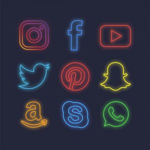 Firmy korzystają z platform mediów społecznościowych, a co za tym idzie, reklama czerpie większość swoich przychodów