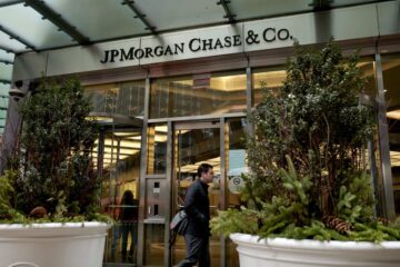 JPMorgan Chase tech spend falls 7% YoY to $2.1B