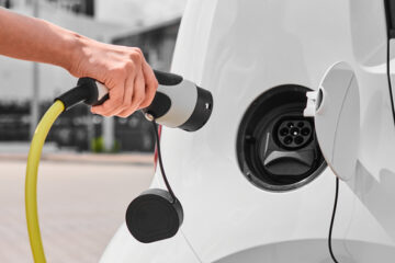 A motoros ombudsman jelentése szerint az elektromos járművekkel kapcsolatos panaszok az eladások növekedésével nőnek