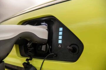 Uudet ehdotukset vaikeuttavat autonvalmistajien mittarilukema- ja päästöstandardien täyttämistä