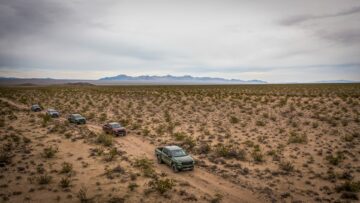 Nissan Frontier Pro-4X מתמודד עם דרך Mojave: נחיתה דרך ההיסטוריה
