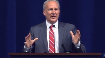 Peter Schiff Applauds ChatGPT for Not Recommending Bitcoin Investments