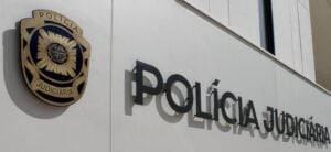 पुलिस ने पाइरेसी रिलीज ग्रुप ईवीओ को एफबीआई की सहायता से हटाए जाने की पुष्टि की