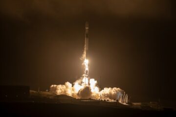 Η SpaceX εκτοξεύει την αποστολή μεταφοράς μεταφοράς 7 από την Καλιφόρνια