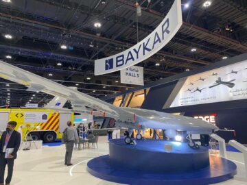 Das türkische Unternehmen Baykar stellt Marschflugkörper für Drohnen vor