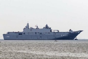 터키 해군의 신형 LHD Anadolu가 취역하다