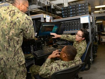 Ameriška mornarica in marinci si prizadevajo narediti virtualno usposabljanje bolj resnično