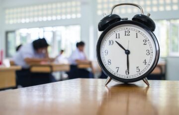 کیا ہوگا اگر ہم حاصل کردہ مہارتوں کے ذریعے سیکھنے کی پیمائش کریں، نہ کہ کلاس روم میں وقت گزارا؟