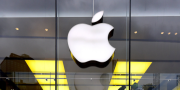 Apple zakazuje pracownikom korzystania z ChatGPT przez sztuczną inteligencję Obawy dotyczące prywatności: WSJ - Odszyfruj