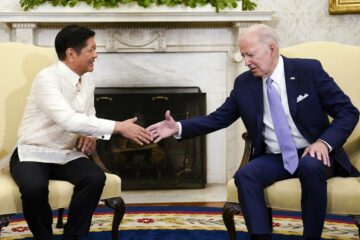Biden: USA-Filippinske 'jernkledde' partnere midt i spenningen i Kina