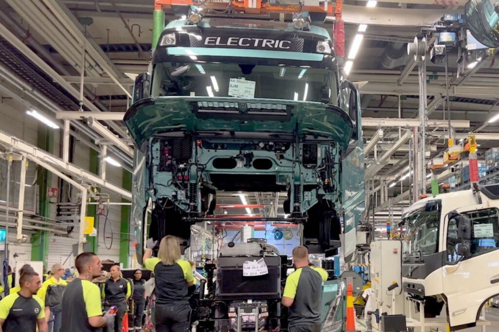 Truk listrik Volvo di produksi Tuve memulai REL