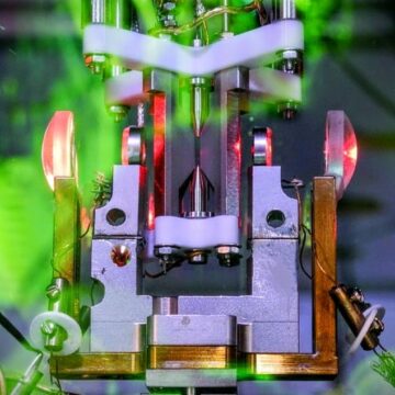 Sammenfiltrede ioner satte langdistancerekord – Physics World