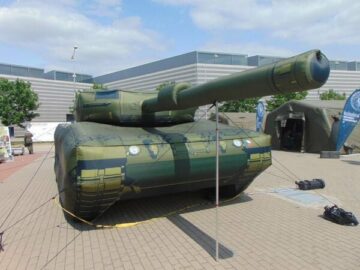 IDET 2023: Uppblåsbara Leopard 2A4 lockbete skickade till Ukraina