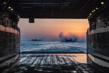 تفنگداران دریایی 31 کشتی آبی خاکی می خواهند. پنتاگون مخالف است. حالا چی؟