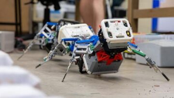 Robôs de várias pernas rastejam por terrenos acidentados, construindo casas com fraldas usadas – Physics World