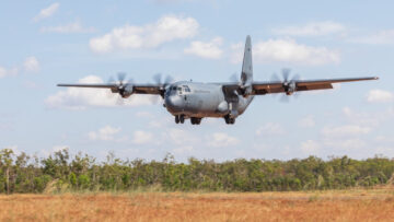 RAAF Hercules evacua 36 australianos do Sudão