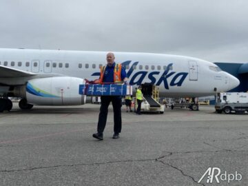 Something Fishy ankommer til Seattle med Alaska Airlines: AirlineReporter