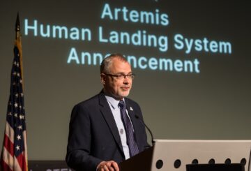 Punctele forte tehnice și costurile mai mici au determinat NASA să aleagă landerul Blue Origin