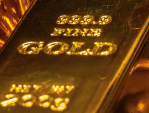 الحالة الغريبة لأسعار الذهب المستقرة على الرغم من التقلبات في الدولار الأمريكي: تحليل