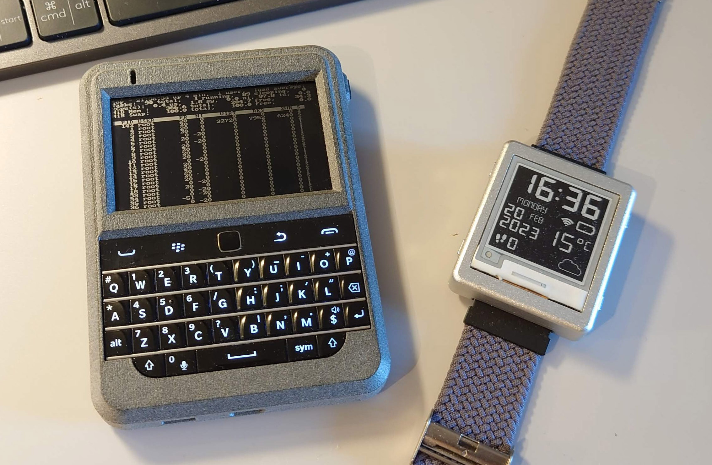 This Raspberry Pi-powered BlackBerry beeper parties like it’s 2009