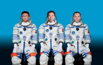 Tre astronauti pronti per il viaggio verso la stazione spaziale cinese