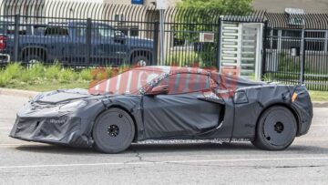 Two high-performance Corvettes caught testing in new spy photos - Autoblog