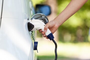 Käytettyjen sähköautojen myynti hidastui toukokuussa, koska varastomäärät putoavat 10 % kuukaudessa, raportoi eBay Motors Group