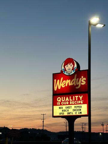 O analiză comparativă a strângerii de fonduri Wendy's și a altor lanțuri de fast-food - GroupRaise