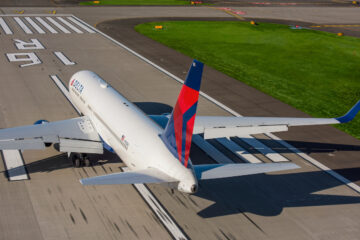 Versehentliches Auslösen einer Notrutsche auf einem Flug der Delta Air Lines nach der Umleitung nach Salt Lake City