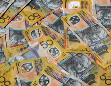 Prodajalci AUD/USD ohranjajo vajeti na tritedenskem nizkem nivoju blizu 0.6600 pred avstralsko prodajo na drobno