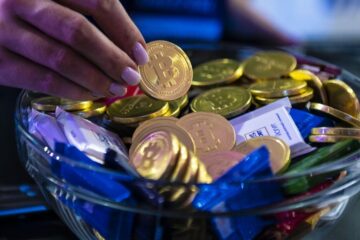 Bitcoin ultrapassa a marca de US$ 30 mil impulsionado pelo feedback de Powell e registros de ETF spot - CryptoInfoNet