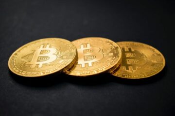 Bitcoin ($ BTC) ราคาสั้น ๆ แตะ $ 138,000 บน Binance.US ใน Flash Rally