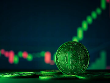 Bitcoin, Ether caem; a maioria das 10 principais criptomoedas sobe após o processo da SEC contra a Coinbase