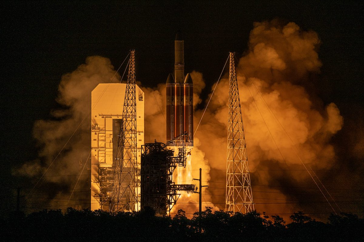 Delta 4-Heavy rocket lifts off with NRO spy satellite