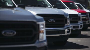 Ford, GM nhận thấy nhu cầu mạnh mẽ của người tiêu dùng Mỹ đối với xe - Autoblog