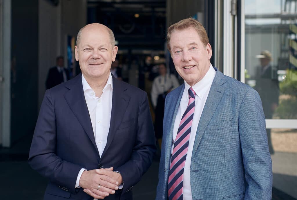 Scholz and Ford handshake Cologne 2023