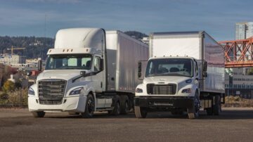 NHTSA вимагає автоматичного екстреного гальмування вантажівок і автобусів - Autoblog