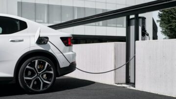 Polestar è l'ultima ad adottare la porta Tesla NACS e ad ottenere l'accesso Supercharger