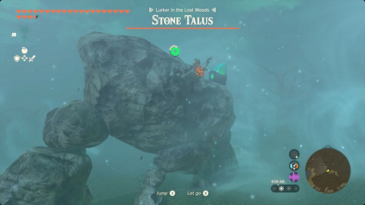 The Legend of Zelda: Tears of the Kingdom Link trepando a un talud de piedra con un cristal de santuario incrustado en su cabeza.