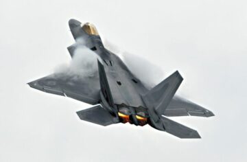 ZDA napotijo ​​F-22 v CENTCOM kot odgovor na 'nevarno in neprofesionalno' rusko zračno dejavnost v regiji