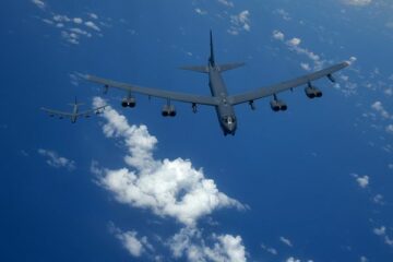 Az Egyesült Államok nukleáris bombázókkal repül a Koreai-félszigetre